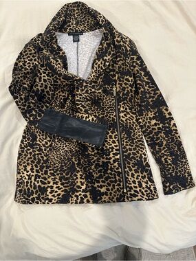 Grace Elements leopard print long sleeve Blazer/cover. Sz 10 (sku B)